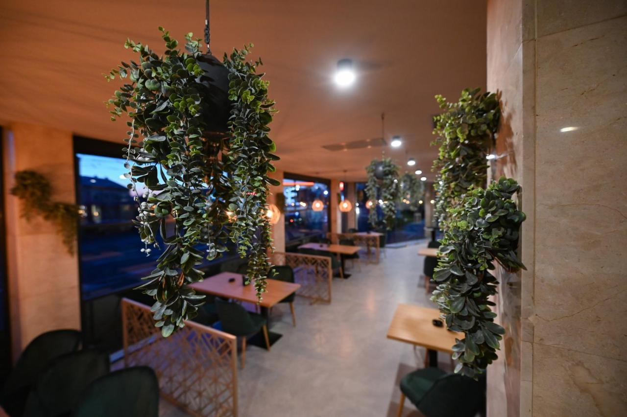 Hotel Xemar アラド エクステリア 写真
