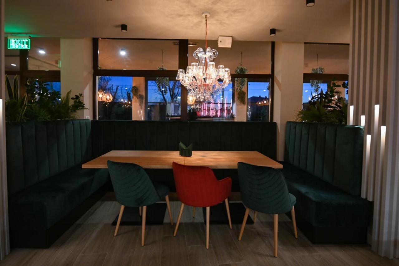 Hotel Xemar アラド エクステリア 写真